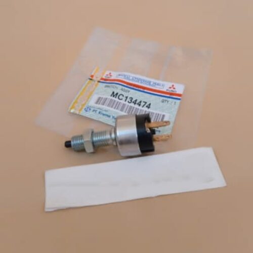 Brake Light Lamp Switch Mitsubishi Fuso Canter FE125 FE73 FE83 FE84